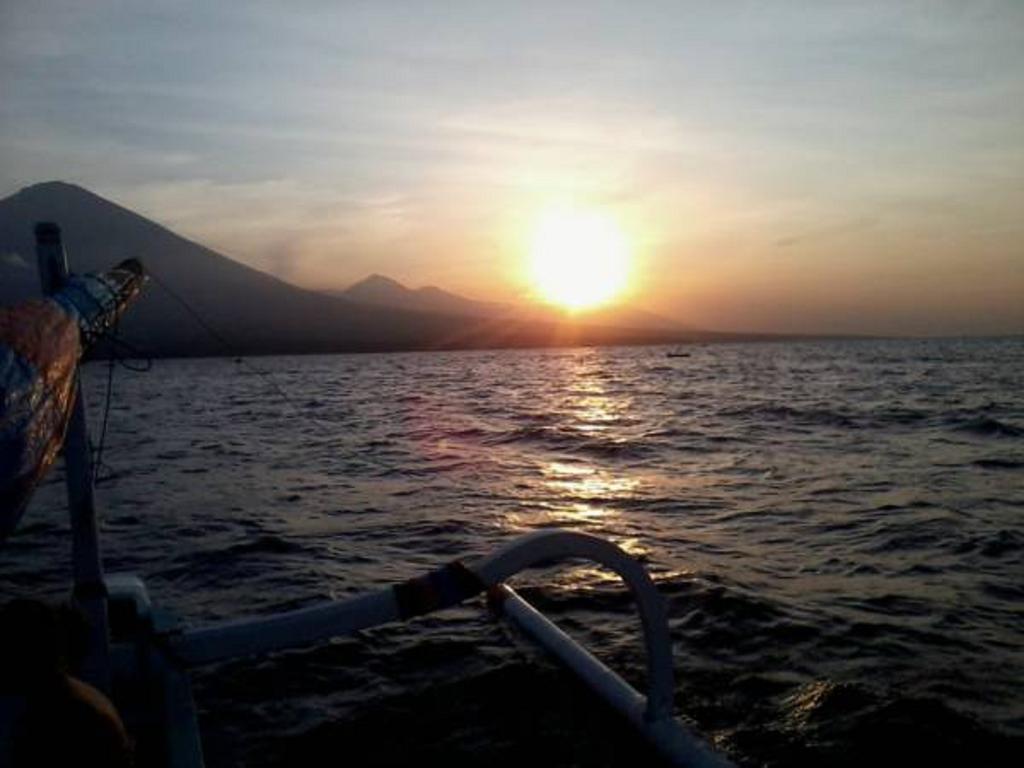 Beten Enjung Home Stay&Waroeng Amed Quarto foto